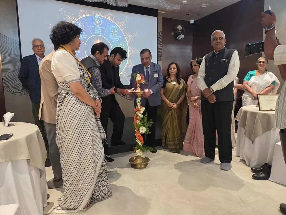 Lamp-lighting at the 2026–27 installation